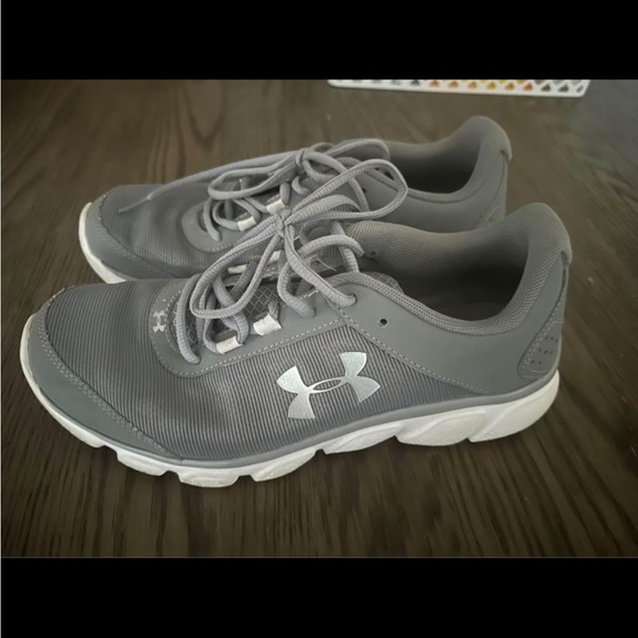Women’s Under Armour shoes - Picture 1 of 2
